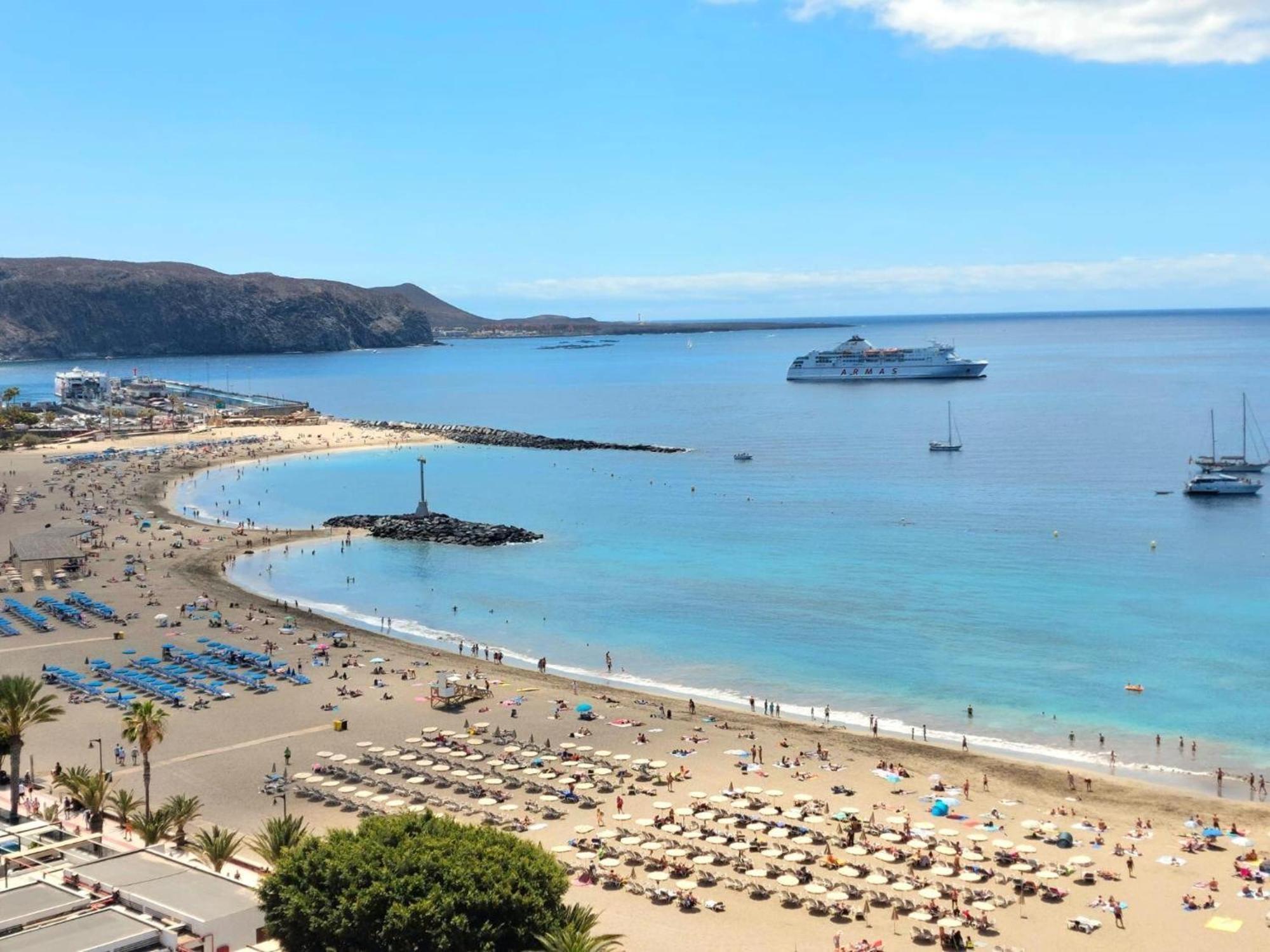 Few Steps From The Beach Hostel In Los Cristianos Arona  Dış mekan fotoğraf