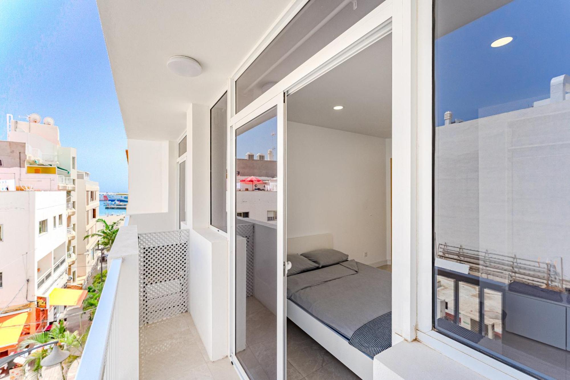 Few Steps From The Beach Hostel In Los Cristianos Arona  Dış mekan fotoğraf