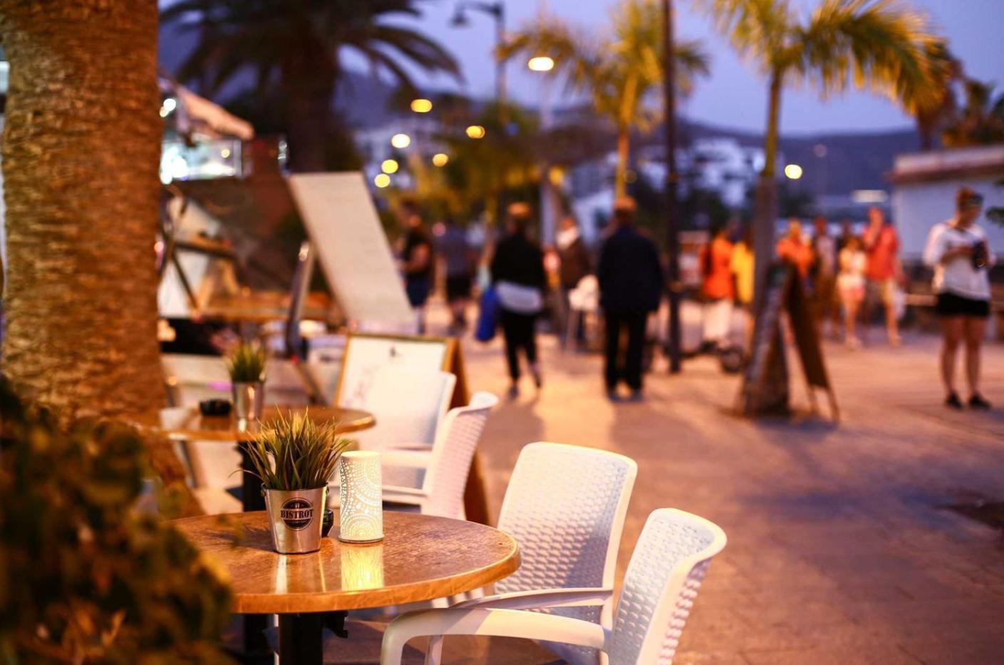 Few Steps From The Beach Hostel In Los Cristianos Arona  Dış mekan fotoğraf