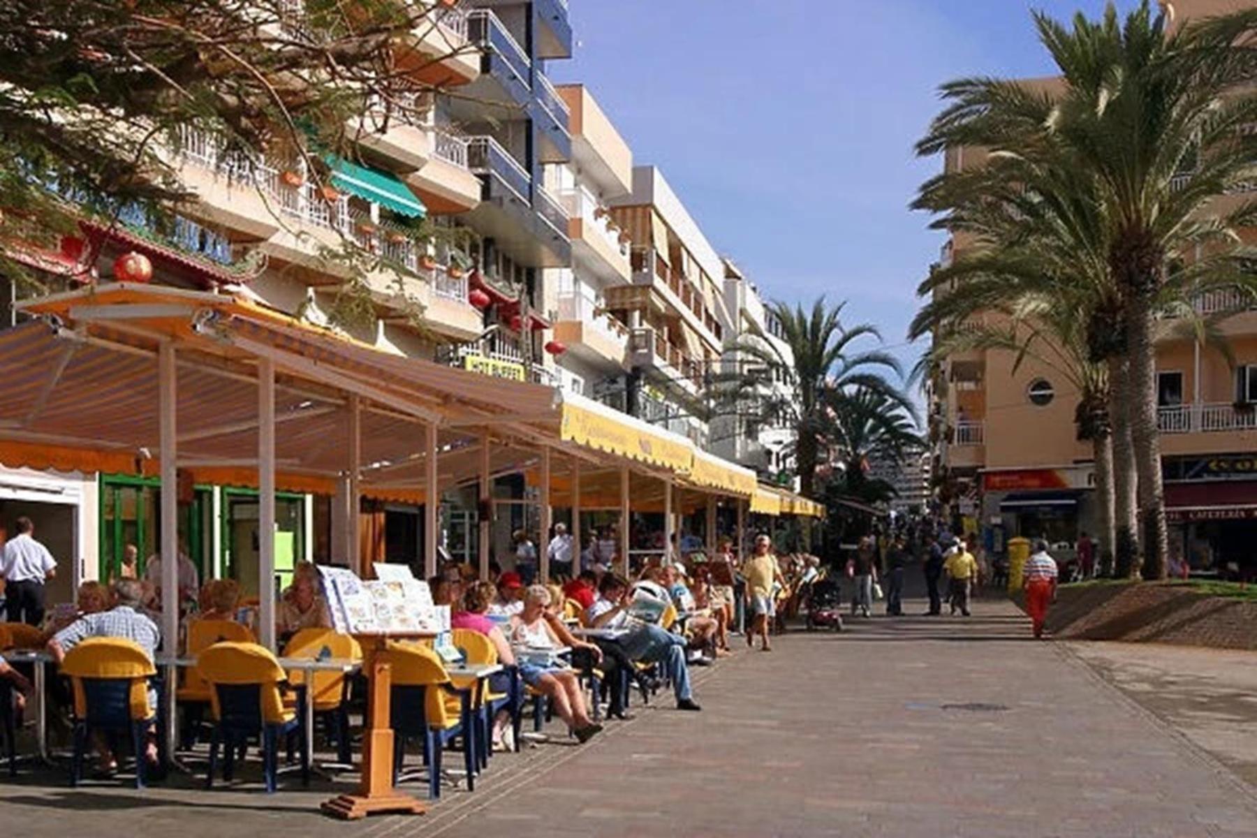 Few Steps From The Beach Hostel In Los Cristianos Arona  Dış mekan fotoğraf