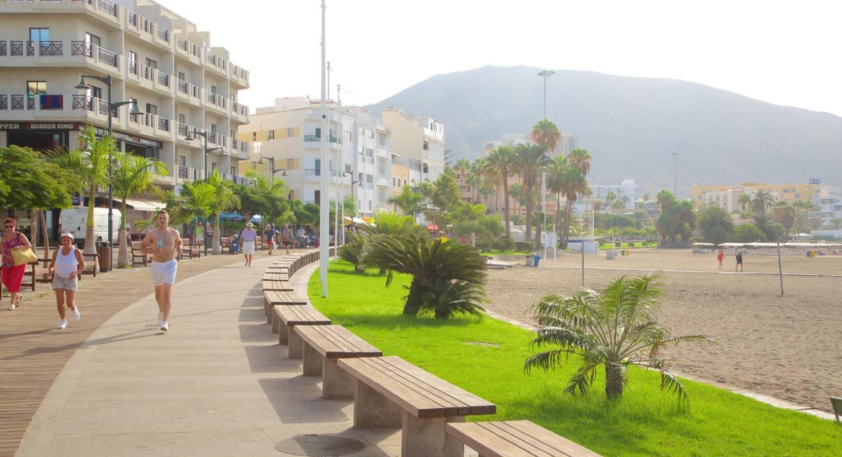 Few Steps From The Beach Hostel In Los Cristianos Arona  Dış mekan fotoğraf