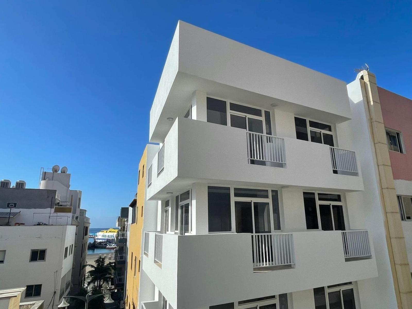 Few Steps From The Beach Hostel In Los Cristianos Arona  Dış mekan fotoğraf