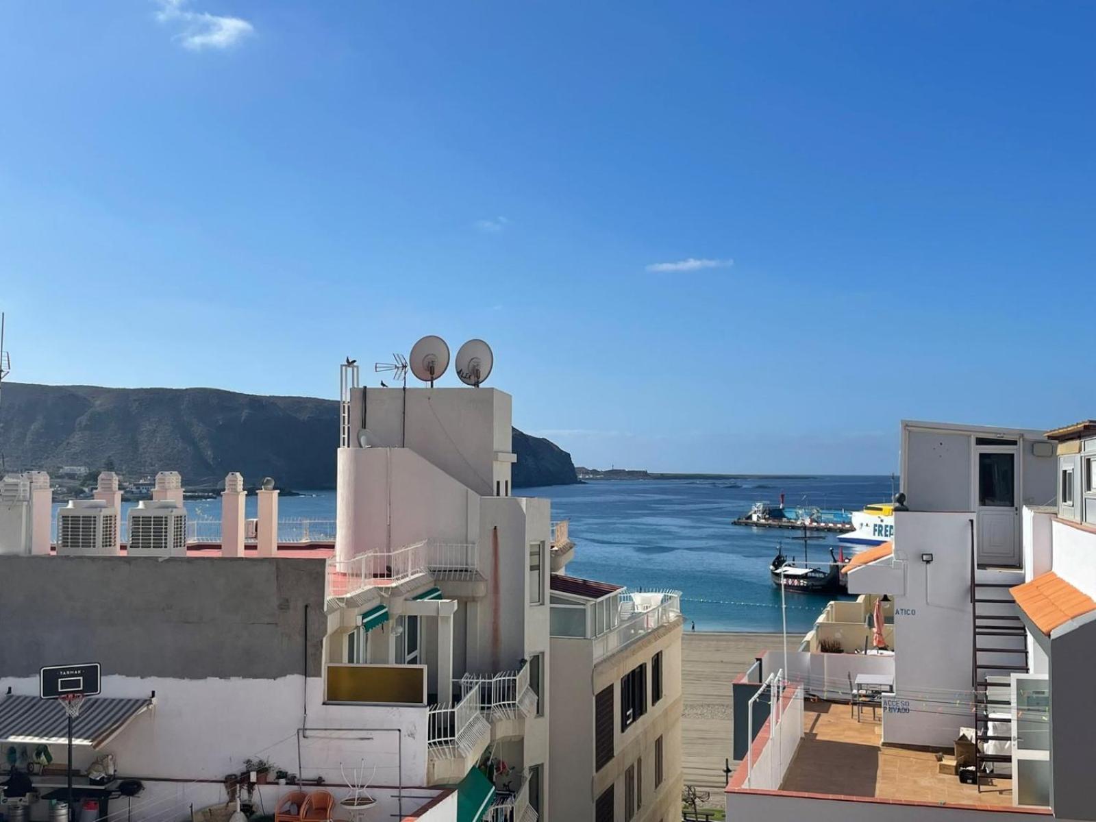 Few Steps From The Beach Hostel In Los Cristianos Arona  Dış mekan fotoğraf